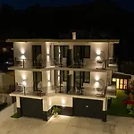 Zani's
